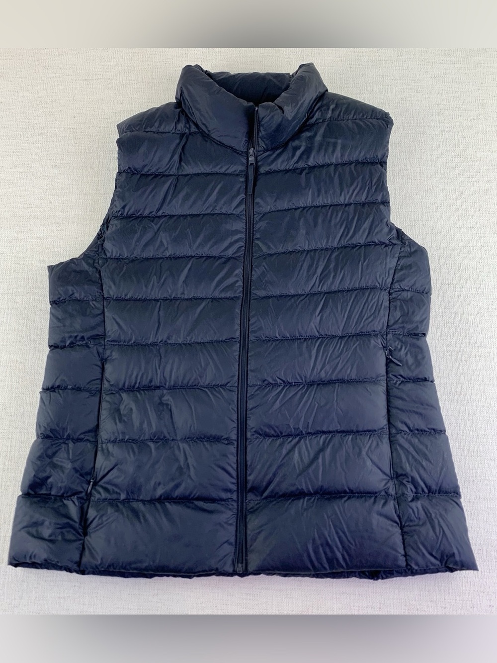 Uniqlo women's size S Navy down fill Puffer Vest Lightweight packable full zip